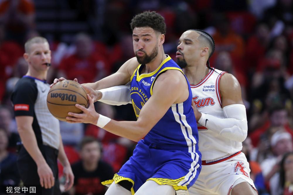 她以敏锐的 她以敏锐的