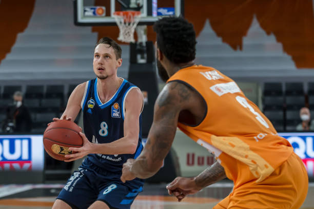 皮蓬小女儿现身湖人比赛，高挑辣妹气质满分，完美继承父母基因