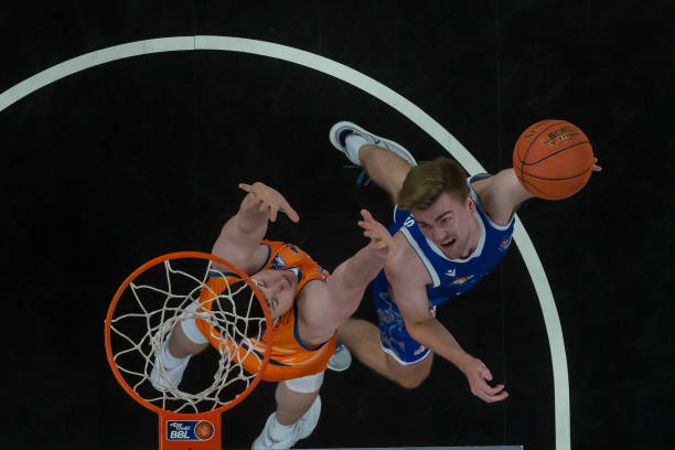 [国内足球]云南队点球战胜广东一队